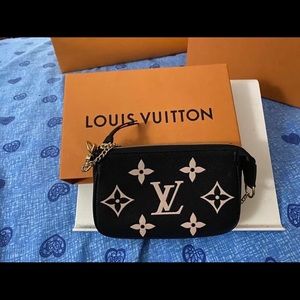 Louis Vuitton MINI POCHETTE ACCESSOIRES
